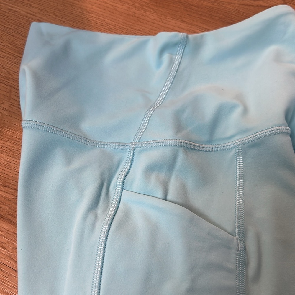 Lululemon leggings size 4 - Picture 4 of 5